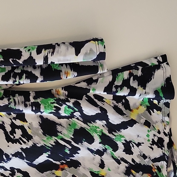 PLANET V-SHAPE 3/4 SLEEVE TOP - Picture 7 of 9